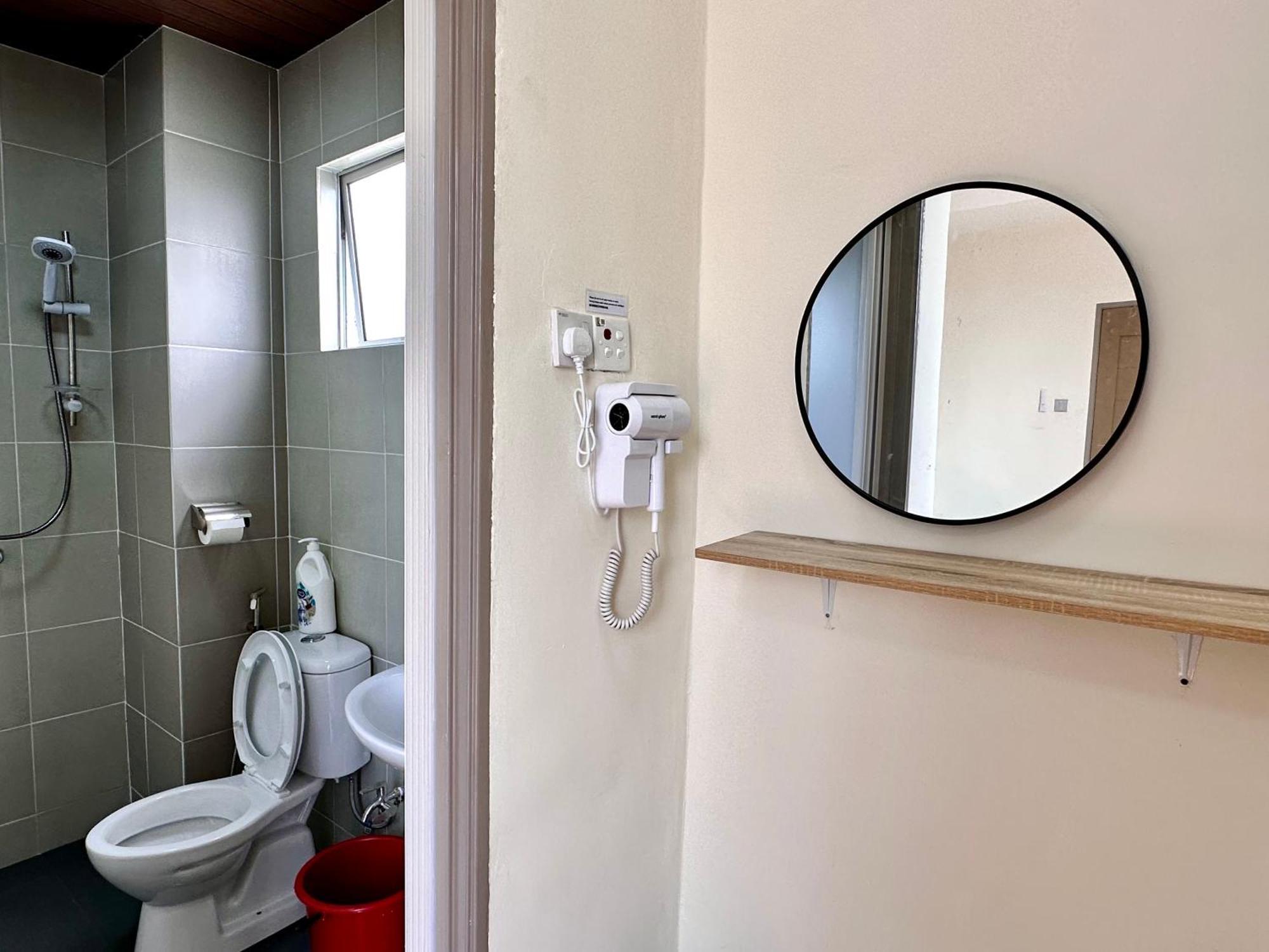 Emerald Avenue Muji Style Apartment *